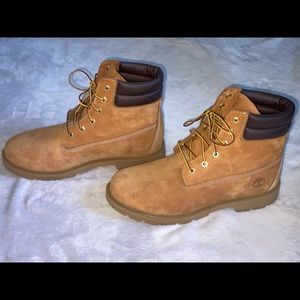 Size 11W women’s Timberlands